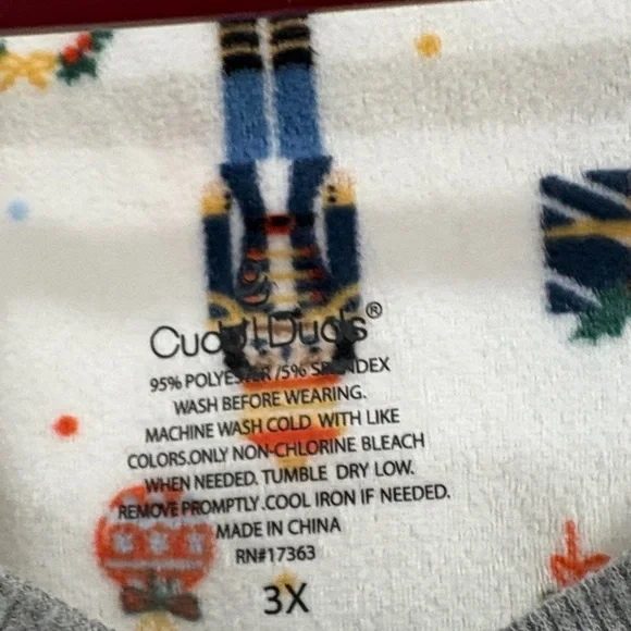 Cuddl Duds Pajama Set White with Festive Print - Picture 2 of 5